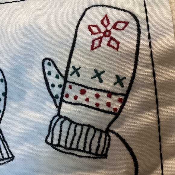 NEW Rae Dunn FA LA LA MITTEN FAUX MOHAIR 50X60 THROW WITH PATCH - Picture 3 of 6